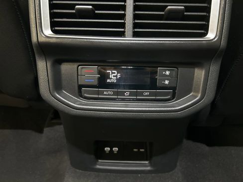 Used 2025 Volkswagen Atlas SE AWD/4WD image 27