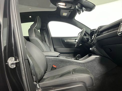 Used 2023 Volvo C40 P8 Recharge Ultimate image 31