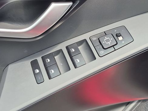 Used 2025 Kia Niro LX FWD image 13