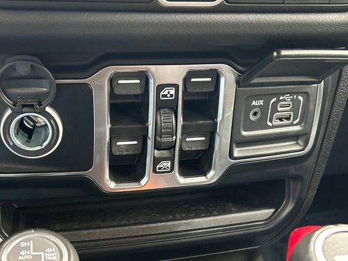 Used 2024 Jeep Wrangler Unlimited Sahara w/ Technology Group AWD/4WD image 27