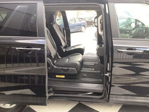 Used 2023 Kia Carnival LX image 18