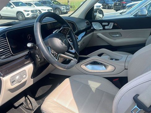 Used 2025 Mercedes-Benz GLS 450 4MATIC image 4