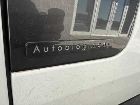 Used 2024 Land Rover Range Rover Long Wheelbase Autobiography AWD/4WD image 9