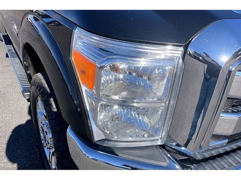 Used 2015 Ford F250 Lariat w/ Chrome Package image 28