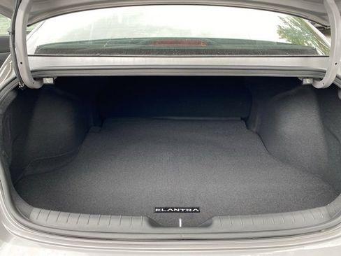 New 2025 Hyundai Elantra SEL image 31