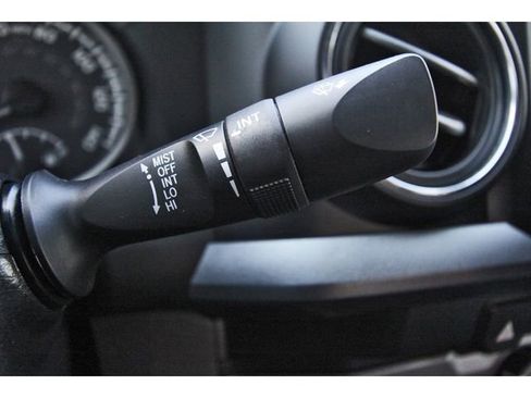 Used 2019 Toyota Tacoma TRD Sport w/ Technology Package image 18