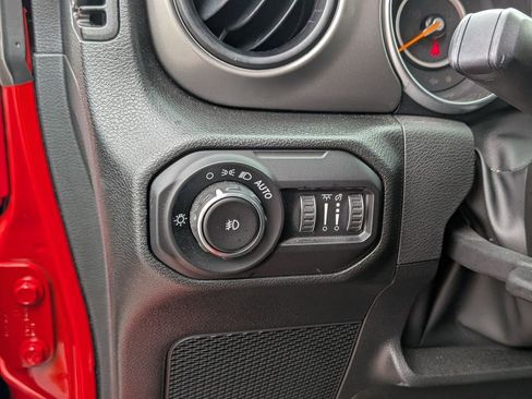 Used 2022 Jeep Wrangler Sport AWD/4WD image 17