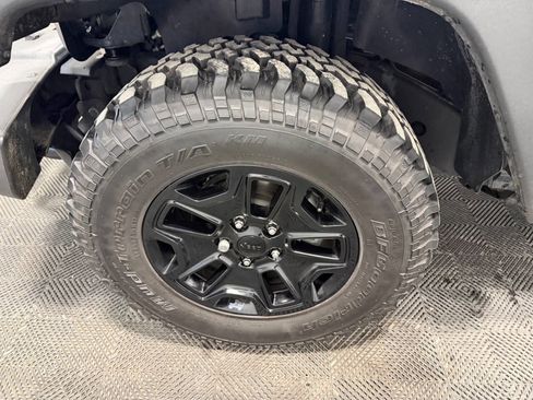 Used 2017 Jeep Wrangler Sport image 21