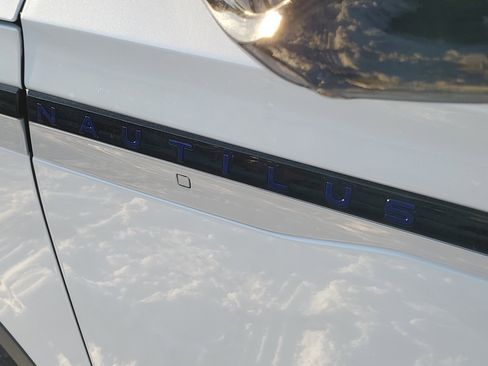 New 2026 Lincoln Nautilus Premier image 7