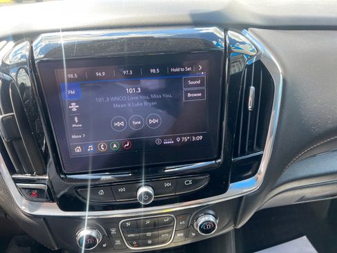Used 2020 Chevrolet Traverse LT w/ LT Premium Package FWD image 12