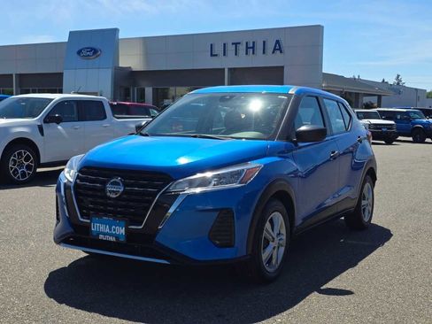 Used 2022 Nissan Kicks S FWD image 1