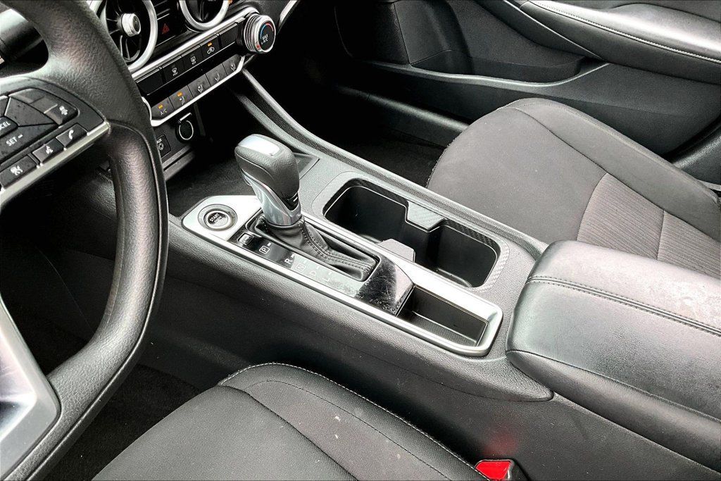 Used 2024 Nissan Sentra SV FWD image 15