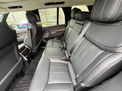 Certified 2025 Land Rover Range Rover SE image 31