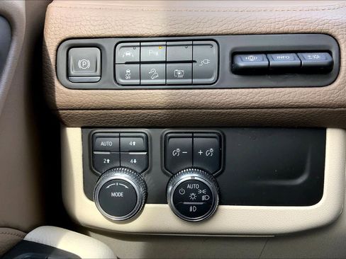 Used 2022 GMC Yukon XL Denali image 35