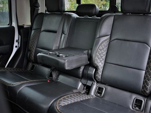 Used 2023 Jeep Gladiator Overland image 17