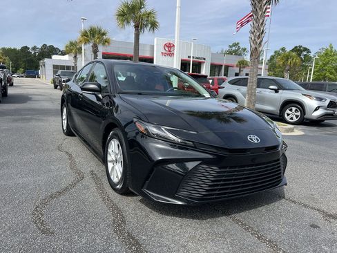 Used 2025 Toyota Camry LE image 2