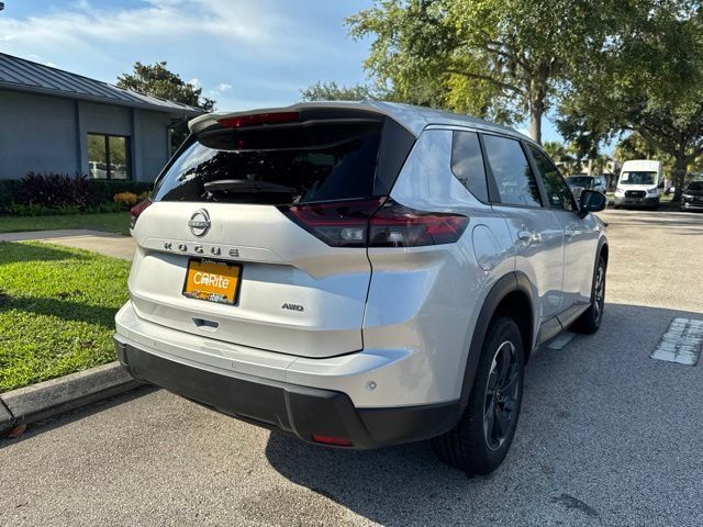 Used 2025 Nissan Rogue SV AWD/4WD image 7