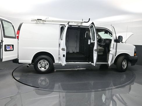 Used 2020 Chevrolet Express 2500 w/ Driver Convenience Package image 31
