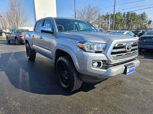 Used 2016 Toyota Tacoma Limited w/ Towing Package image 10