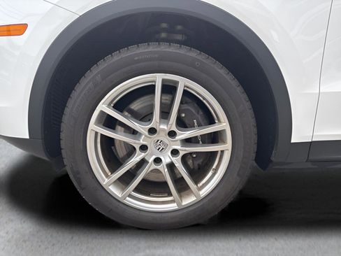 Used 2023 Porsche Cayenne Base image 16