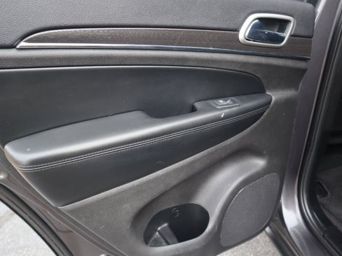 Used 2018 Jeep Grand Cherokee Limited image 53