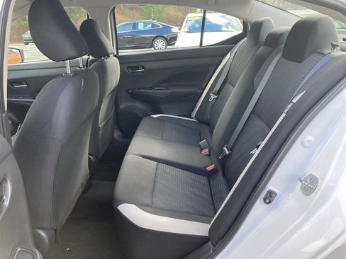 Used 2022 Nissan Versa SV image 10