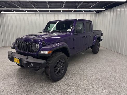 New 2026 Jeep Gladiator Sport AWD/4WD image 3