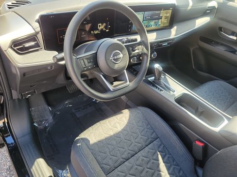 Certified 2025 Nissan Kicks SV FWD image 13