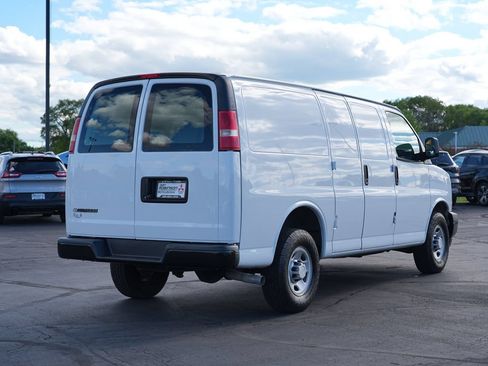 Used 2017 Chevrolet Express 2500 RWD image 3