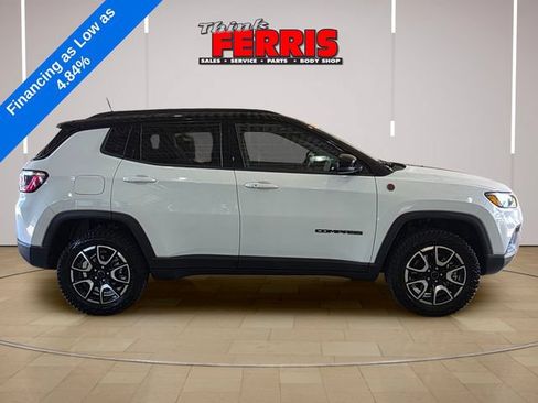 Used 2026 Jeep Compass Trailhawk AWD/4WD image 4