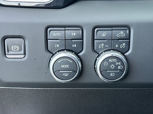 Used 2024 GMC Sierra 2500 Denali w/ Denali Reserve Package image 40