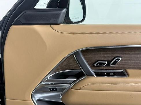 Used 2024 Land Rover Range Rover Long Wheelbase SE image 17