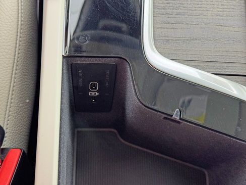 Used 2024 Volvo XC90 B6 Plus w/ Protection Package image 33