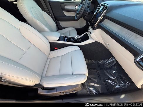 Used 2024 Volvo XC40 B5 Plus w/ Protection Package Premier image 11