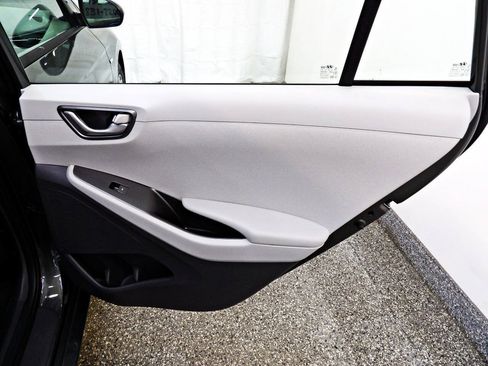 Used 2020 Hyundai Ioniq Blue FWD image 12