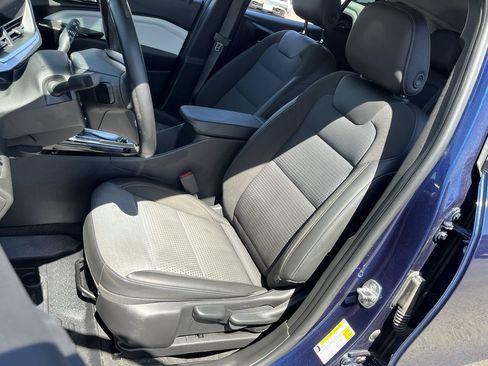 Used 2024 Chevrolet Trax LT w/ LT Convenience Package FWD image 17