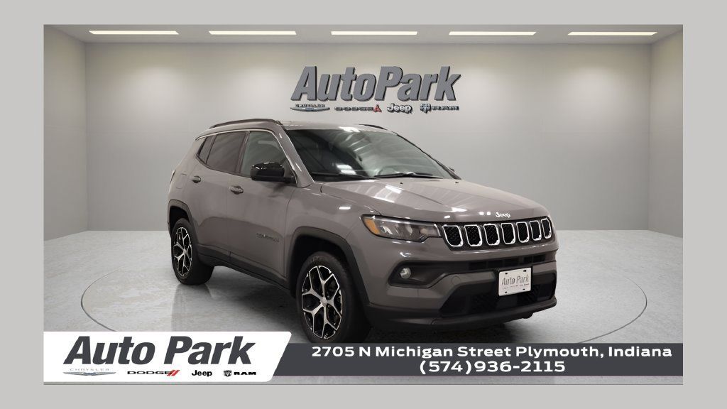 Used 2024 Jeep Compass Latitude AWD/4WD image 1