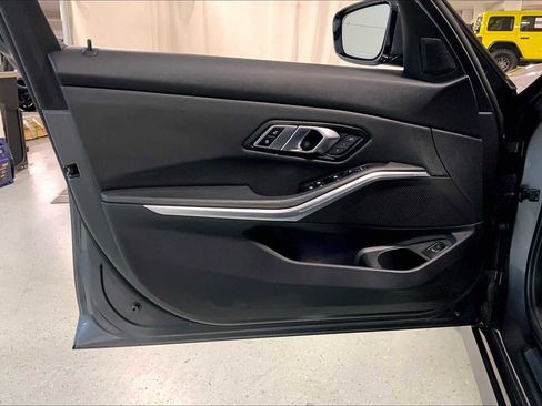 Used 2019 BMW 330i xDrive Sedan w/ Convenience Package image 21