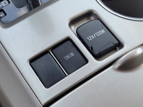 Used 2012 Toyota Highlander FWD w/ Tech Pkg image 24