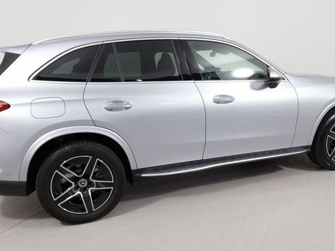 Used 2025 Mercedes-Benz GLC 350e 4MATIC image 12