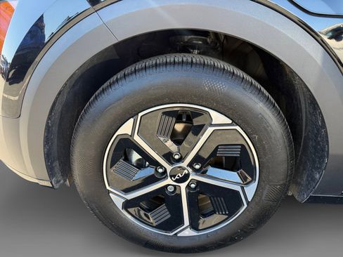 Used 2025 Kia Niro EX FWD image 9