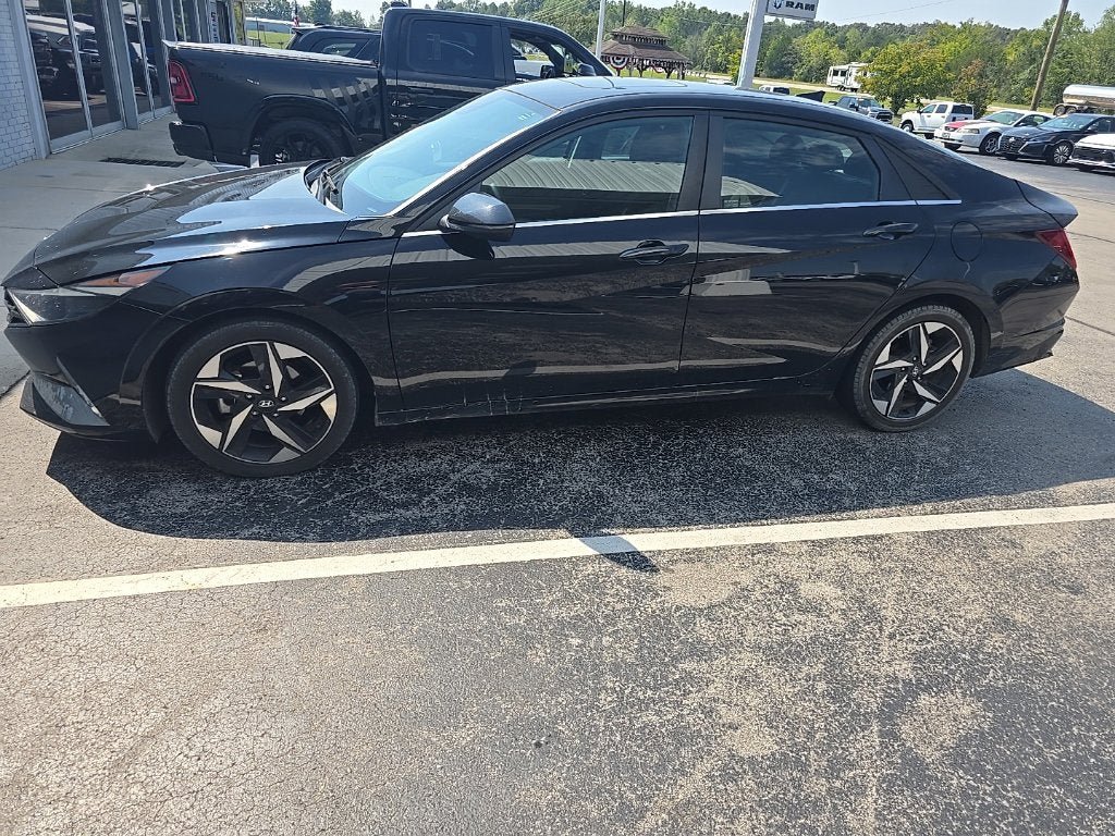 Used 2021 Hyundai Elantra SEL w/ Convenience + Premium Package FWD image 2