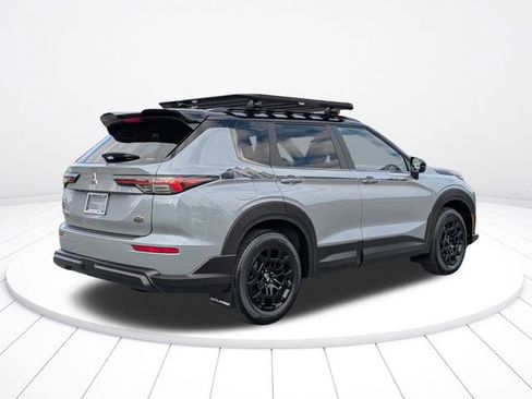 New 2026 Mitsubishi Outlander AWD image 3
