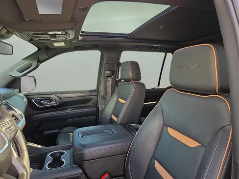 Used 2024 GMC Yukon AT4 w/ Technology Package AWD/4WD image 9