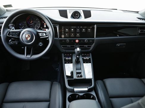 New 2026 Porsche Macan image 31