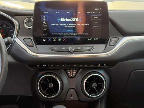 Used 2025 Chevrolet Blazer LT image 13