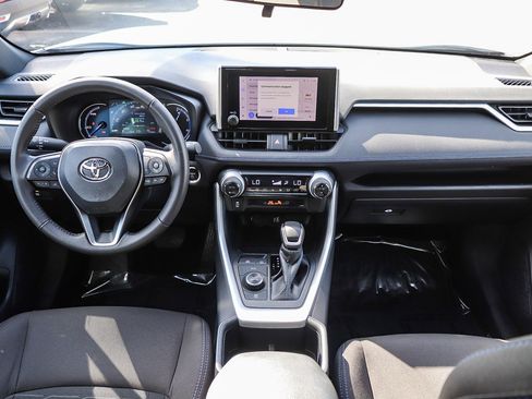 Used 2025 Toyota RAV4 SE image 14