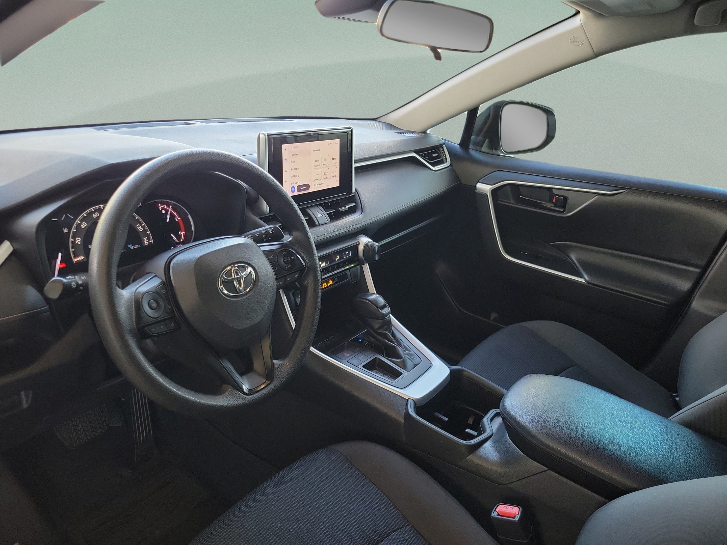 Used 2023 Toyota RAV4 LE FWD image 9