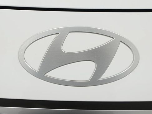 Used 2024 Hyundai Elantra SE FWD image 11