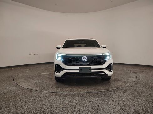 Used 2024 Volkswagen Atlas Cross Sport SEL Premium R-Line image 5